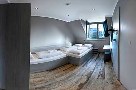 3 Person Room
