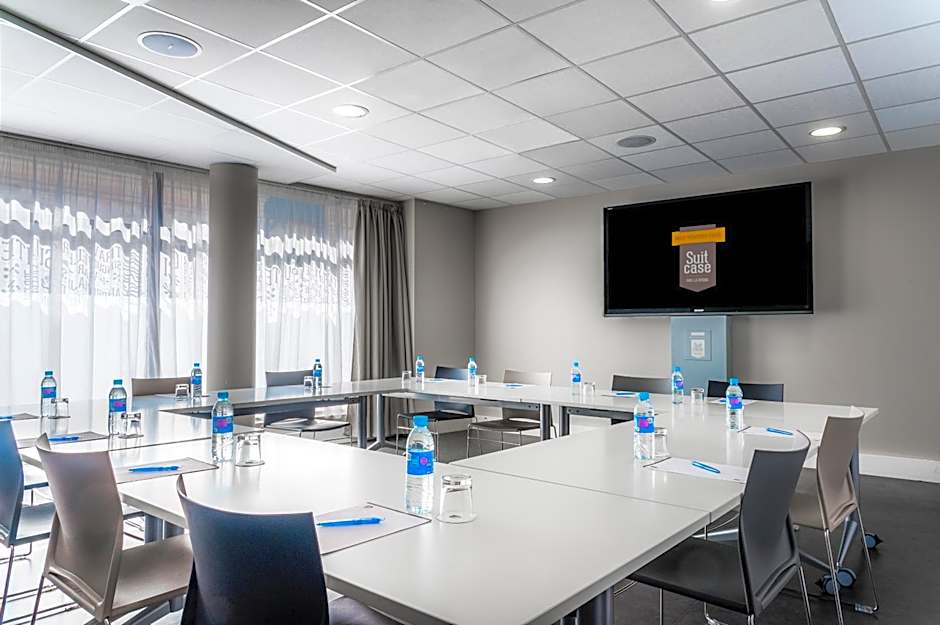 Best Western Plus Suitcase Paris La Defense