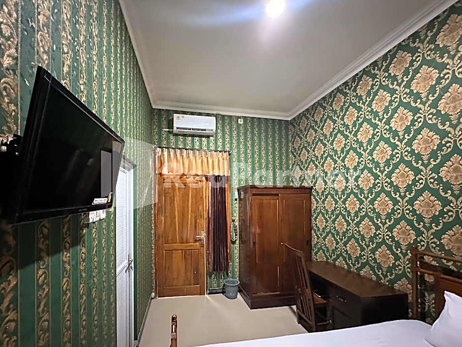 Salim Living RedPartner