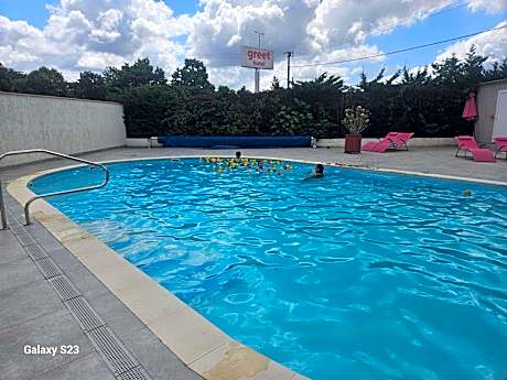 greet Hotel Castres Saix