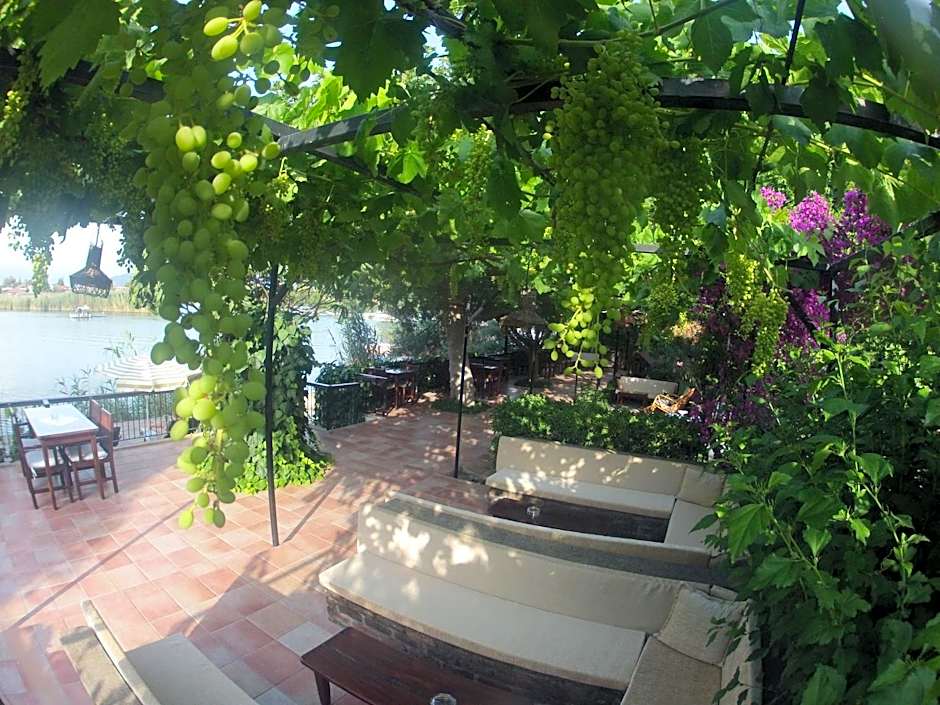 Lindos Pension