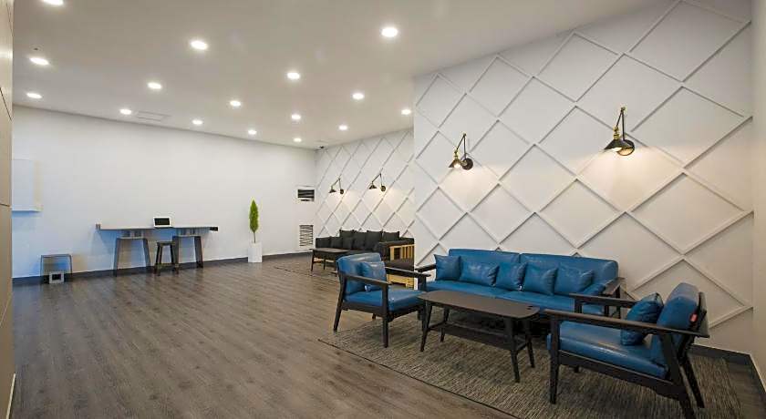EL Hotel
