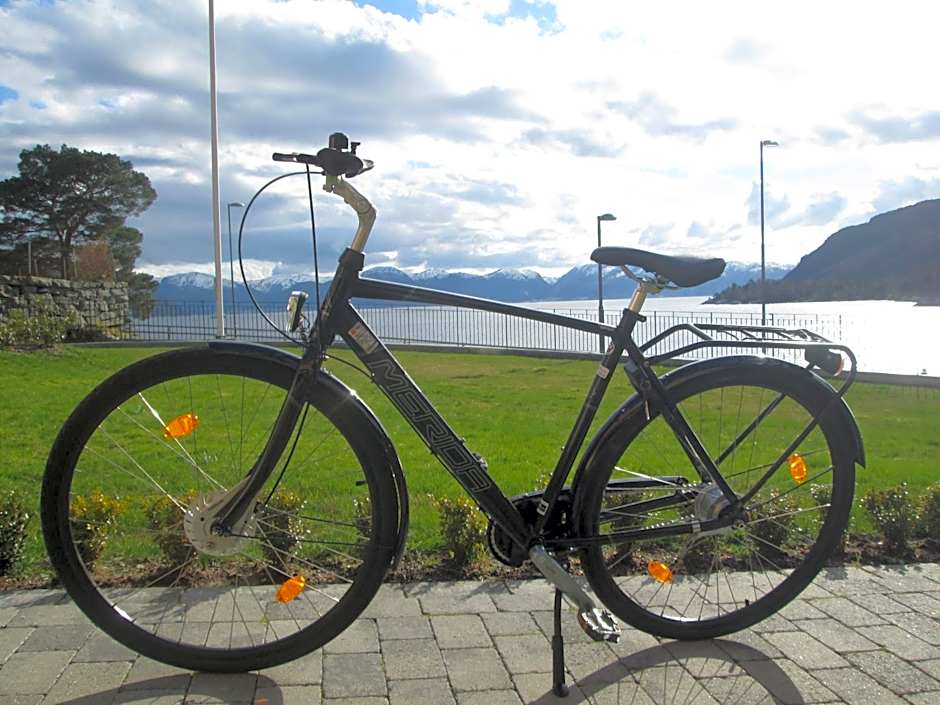 Lavik Fjord Hotel & Apartments