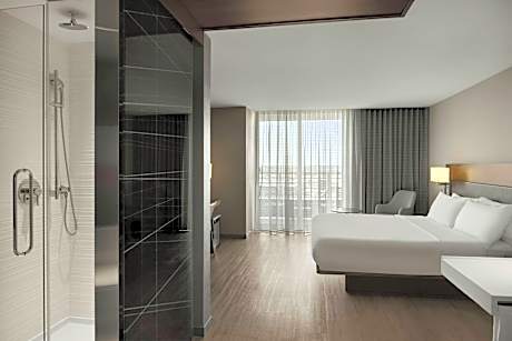Room, 1 King Bed, Balcony