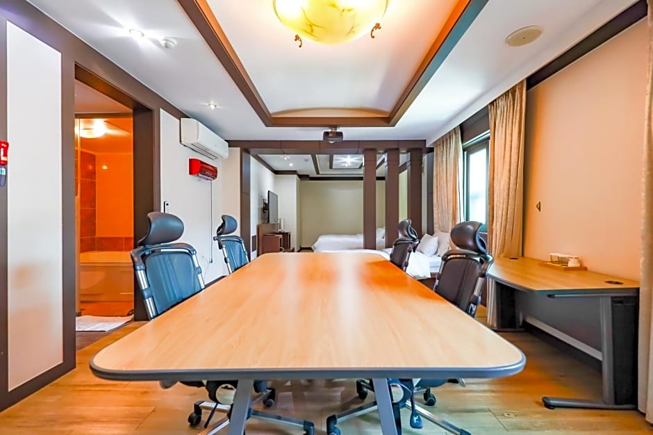 Hotel Charlot Castle