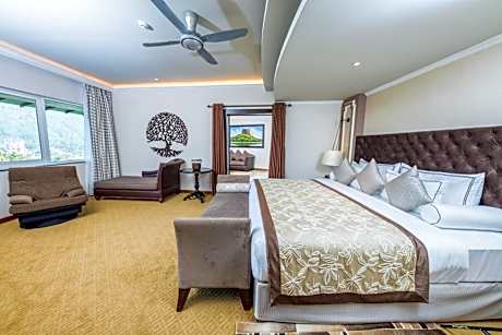 Suite with Mountain View