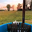Somerleyton Meadows - The Hideaway Hut & Hot Tub