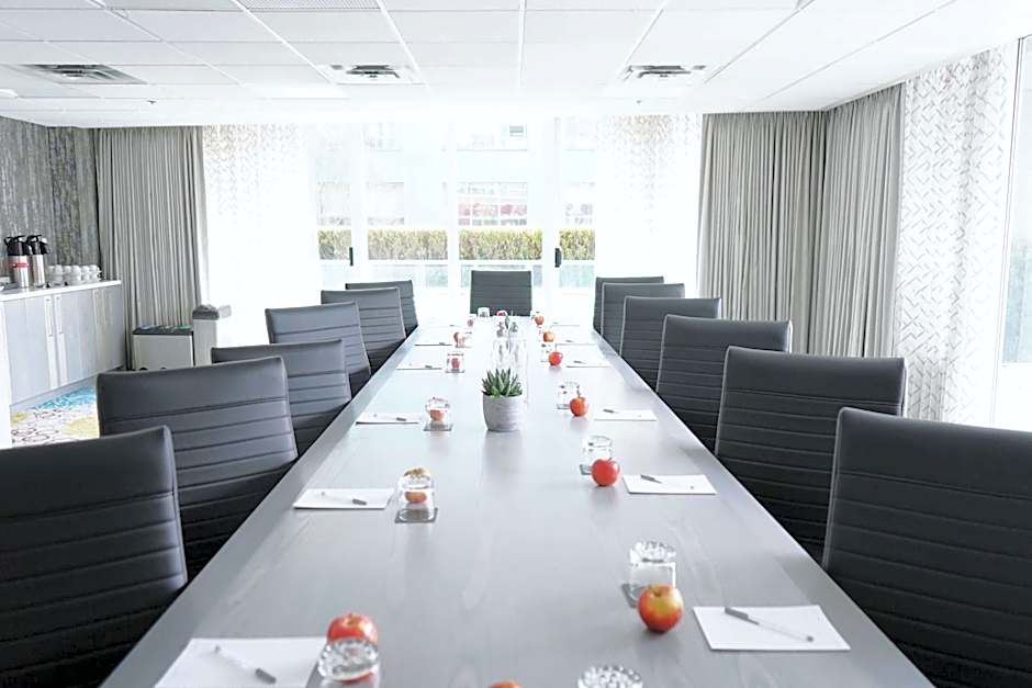 Hampton Inn & Suites, by Hilton - Vancouver Downtown