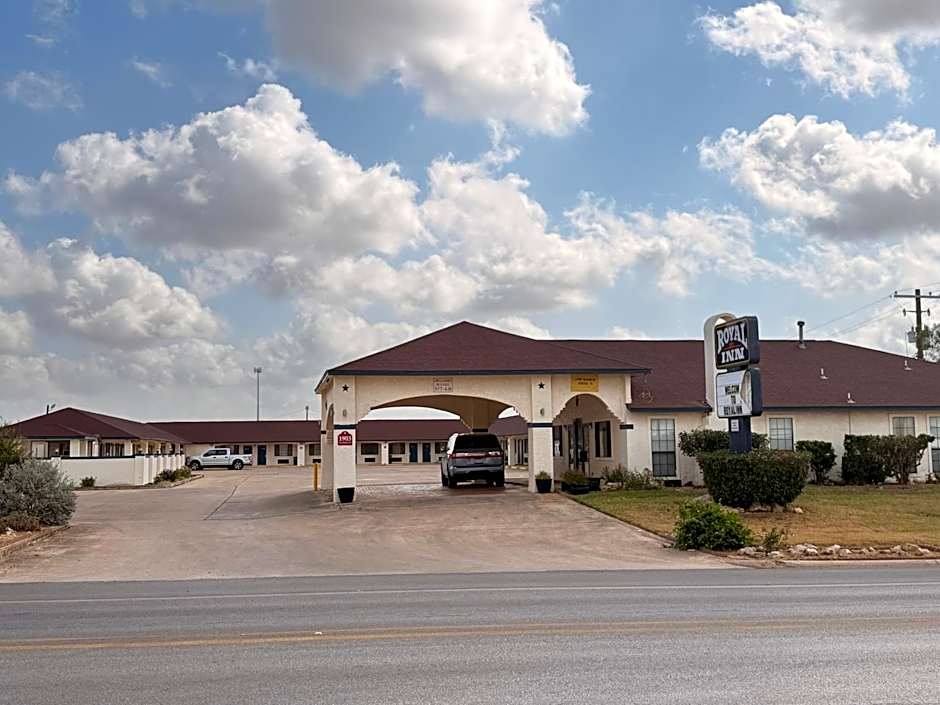 Royal Inn Pearsall