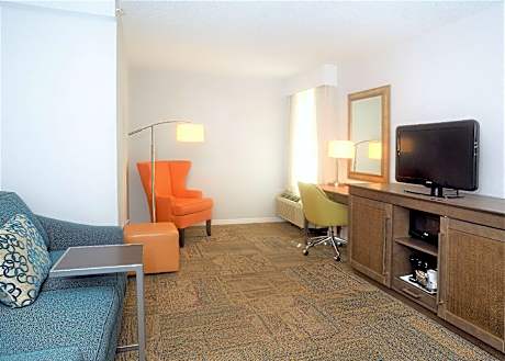 2 Double Beds 2 Room Suite Nonsmoking Hdtv/free Wi-fi/living Room With Sofa Bed Work Area/hot Breakf