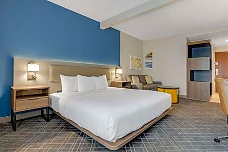 King Suite - Non-Smoking