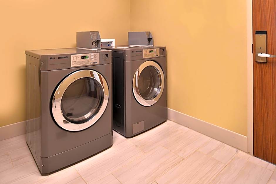 Holiday Inn Express & Suites - Marshalltown By IHG