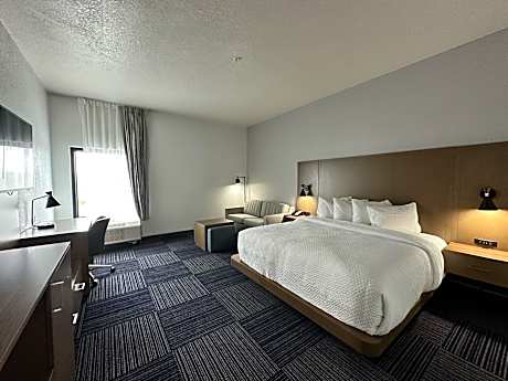 King Room with Roll-in Shower and Sofa Bed - Disability Access/Non-Smoking