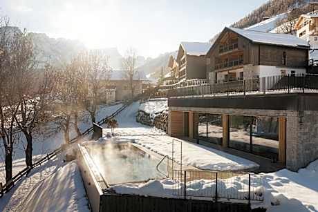 Les Dolomites Mountain Lodges