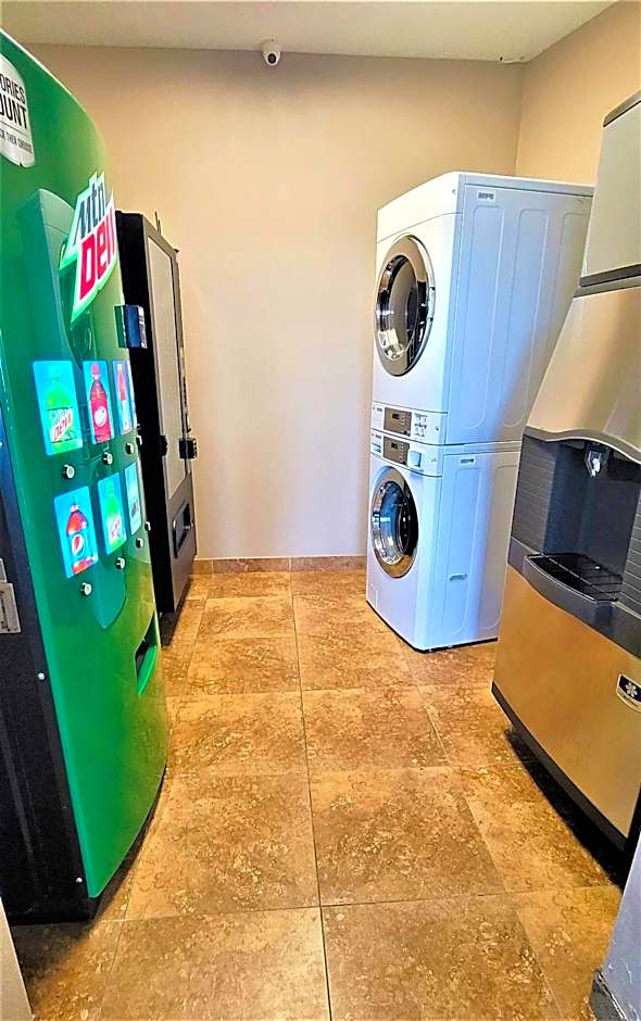 Qube Hotel - Polk City