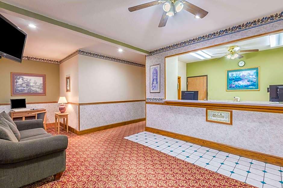 Super 8 by Wyndham Platte City Kansas City Area