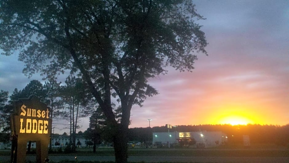 Sunset Lodge Escanaba