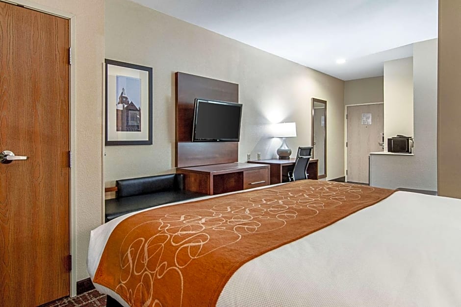 Comfort Suites NW Dallas Near Love Field