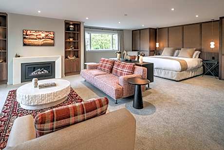 Superior King Suite