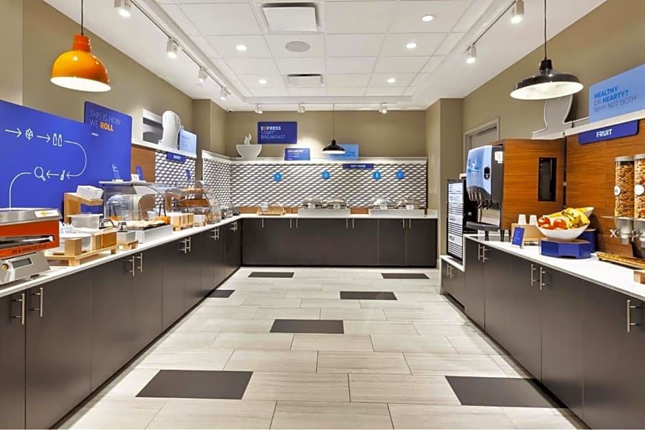 Holiday Inn Express And Suites Jersey City - Holland Tunnel By IHG