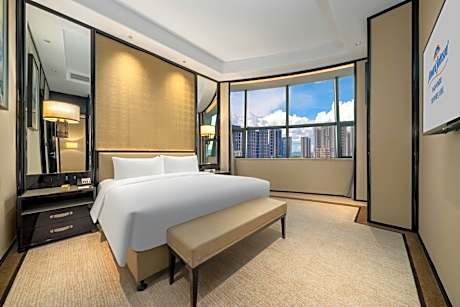 Elegant Classic King Suite - Non-Smoking