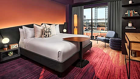 Deluxe King Suite