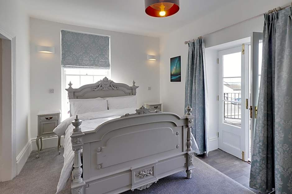 Master accommodation suite 2 sea view with balcony