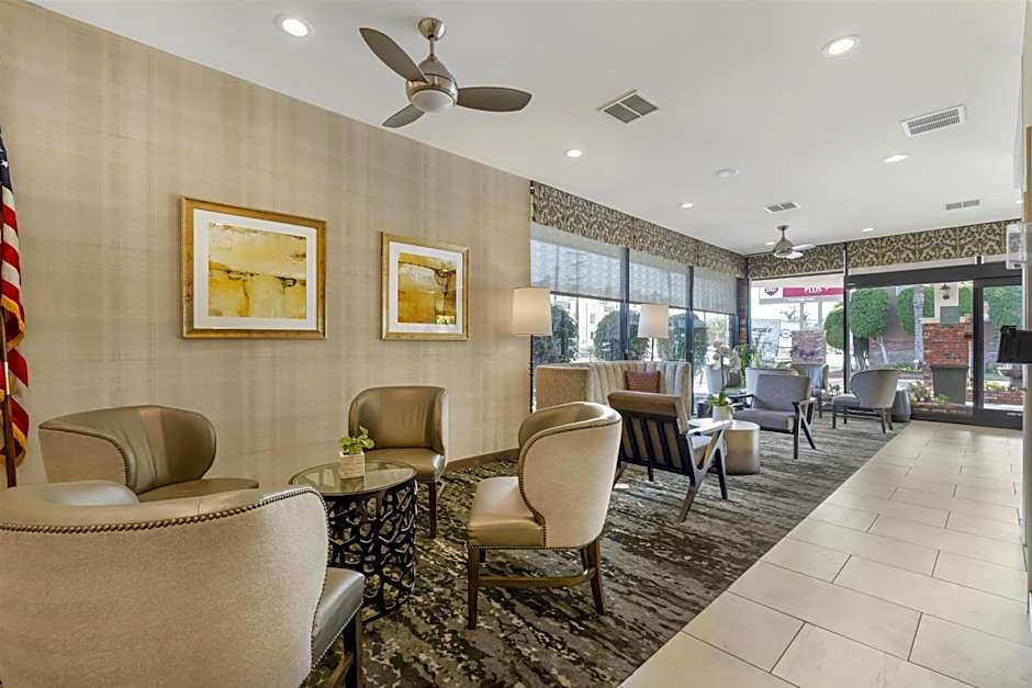 Best Western Plus Carriage Inn