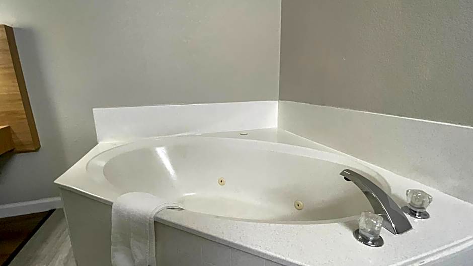 Days Inn by Wyndham Jackson