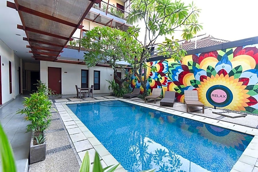 RedDoorz near Legian Street
