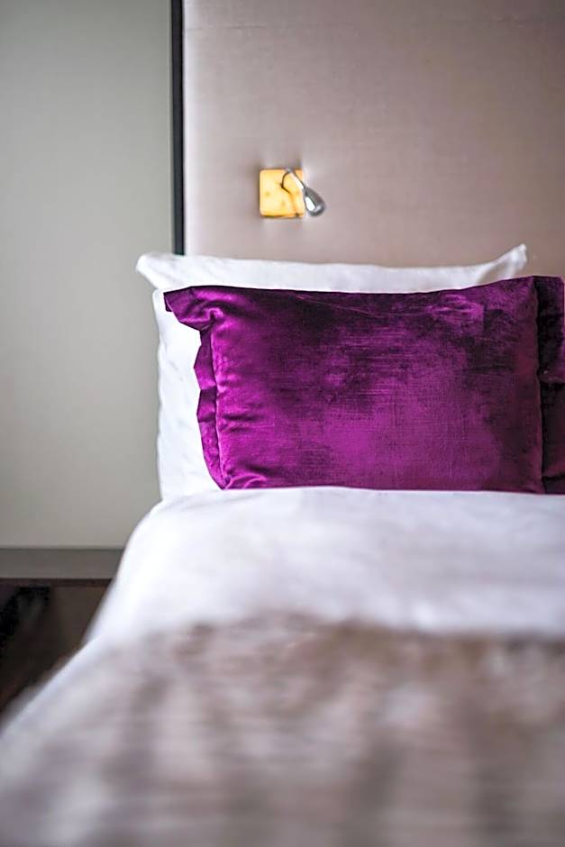 Home Hotel Folketeateret