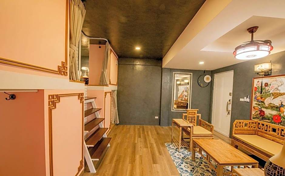 Lynlan Hostel & Cafe