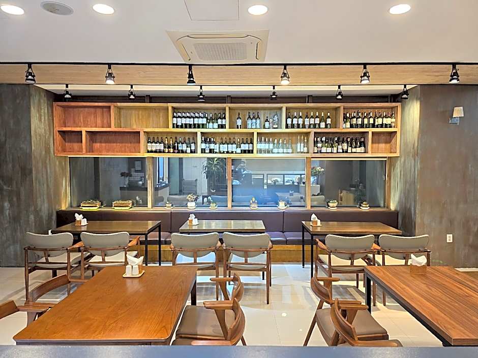Narsha Tourist Hotel