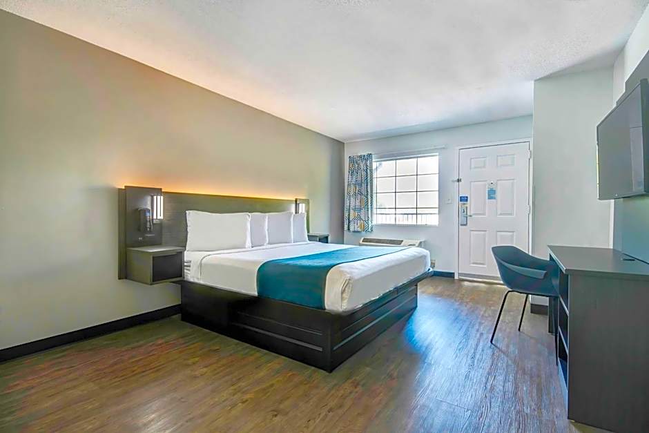 Studio 6-Ocean Springs, MS