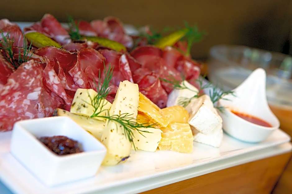 Chalet Tovel - Mountain Lake