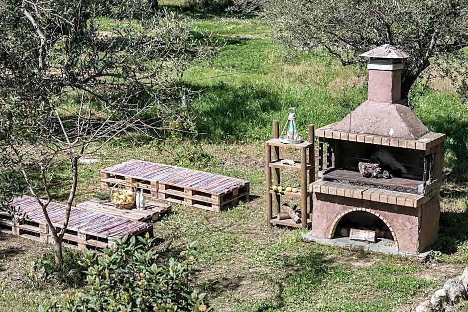 Santa Maroma Rooms & Houses