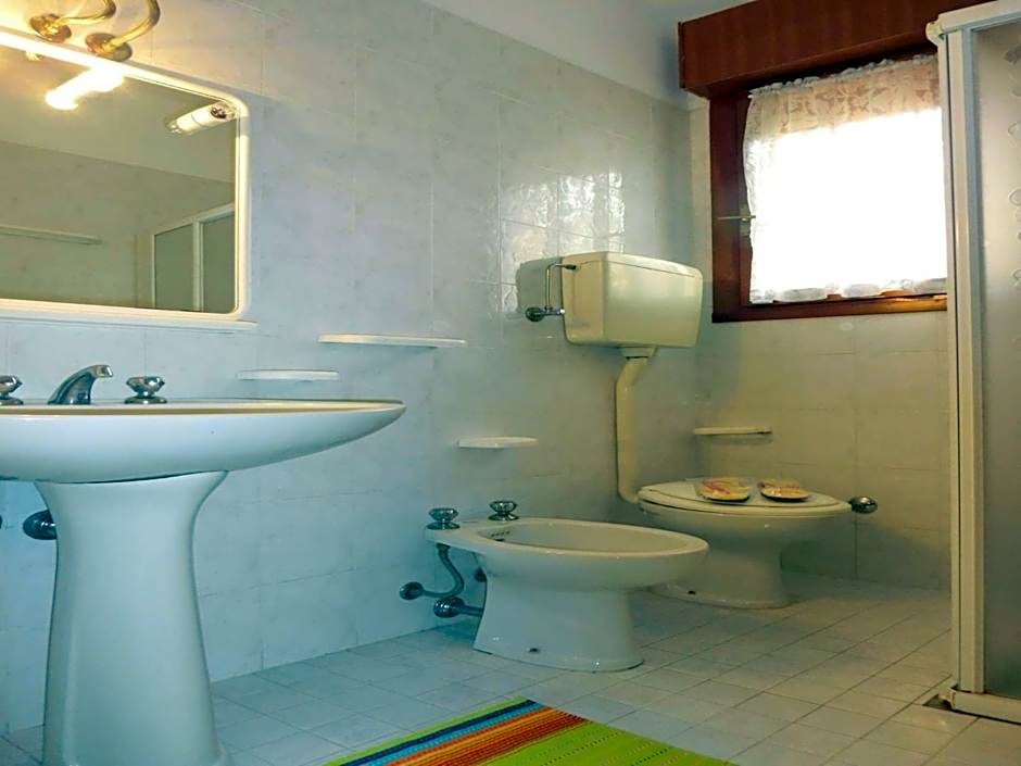 Bright flat in residence with pool - Beahost