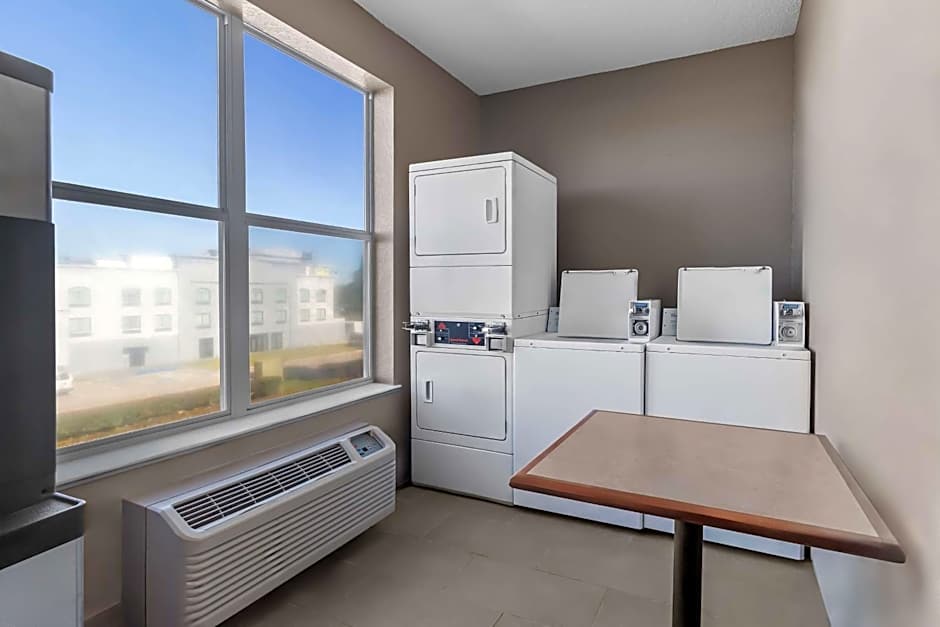 Sonesta Essential IAH Airport JFK Boulevard - Newly Renovated