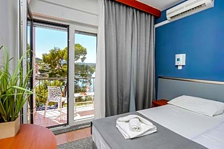 Standard Double or Twin Room with Sea View