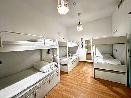 Bed in 6-Bed Mixed Dormitory Room