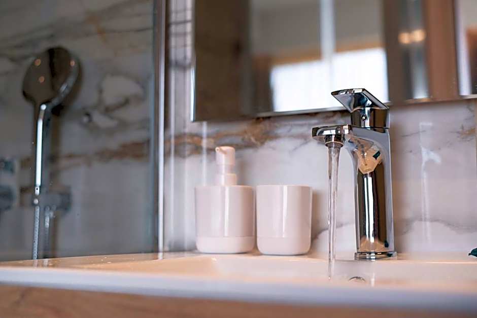 ALPHA APARTMENTS Free Shuttle from and to the Airport