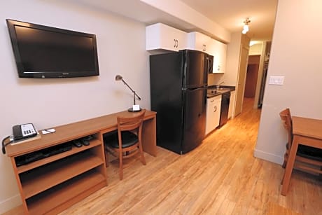 2 Queen Bed  One-Bedroom  Suite  Non-Smoking