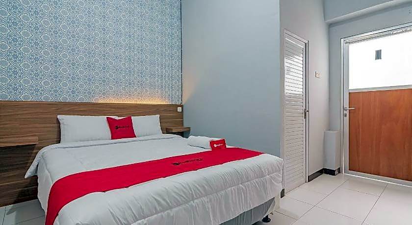 RedDoorz near Alun-Alun Garut