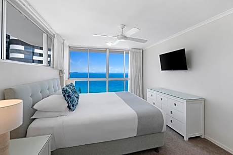 Superior Three Bedroom Ocean View Apartment