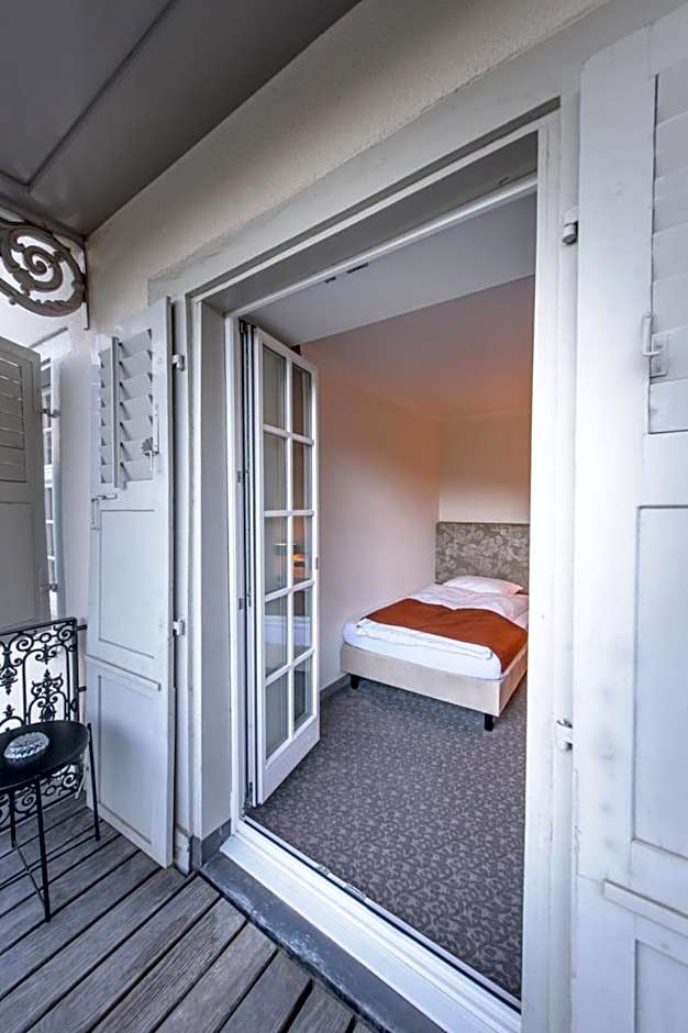 Photo 1 of 11 of Single Room