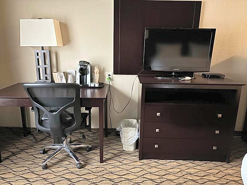 Holiday Inn Express & Suites Belle Vernon By IHG