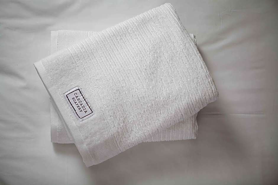 Hotel RL Cleveland Airport West