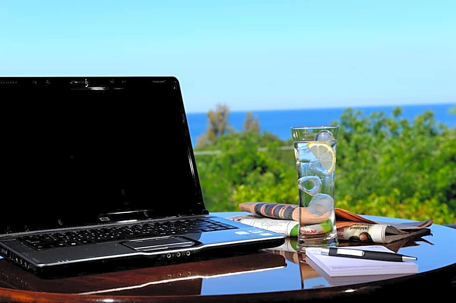 Delfinia Hotel & Bungalows