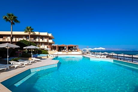 Hotel Haris on the beach