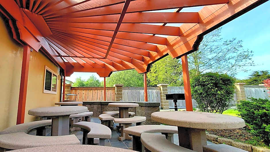 Best Western Plus Northwoods Inn